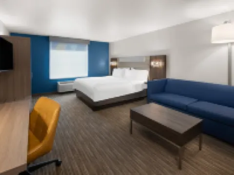 Holiday Inn Express & Suites ACME -特拉弗斯城 阿克米酒店