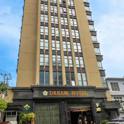 Dream Hotel Отели рядом с достопримечательностью «Сандамуни Пайя»