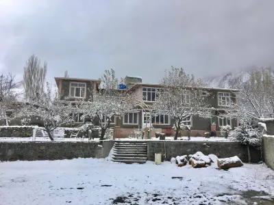 Gulmit Tourist Inn Hoteles en 