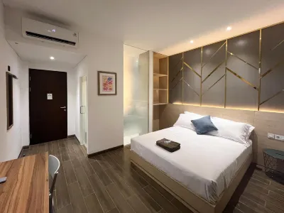 Box City Hotel Mojokerto فنادق في Magersari