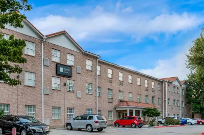 MainStay Suites Addison-Dallas Hotels near Addison Square