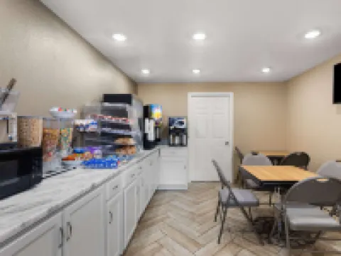 Super 8 by Wyndham Paducah I-24 Exit 4 Hotels in Paducah