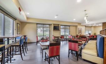 Comfort Suites East Lincoln - Mall Area
