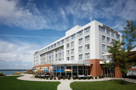 Courtyard Erie Bayfront