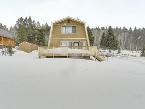 Island Park Cabin w/ Deck ~ 22 Mi to Yellowstone!