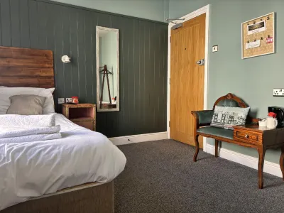 The Golden Lion Hotel Hotels near D-Day Centre & WW2 Museum - Portland, Dorset