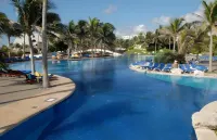 The Pyramid Cancun by Oasis - Gourmet Premium All Inclusive - Romantic