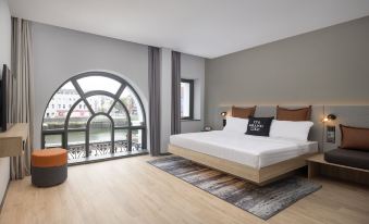 3. Moxy Cor..
