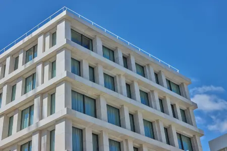 DUO Hotel Lisbon, Curio Collection by Hilton Отели рядом со станцией Cais Do Sodre