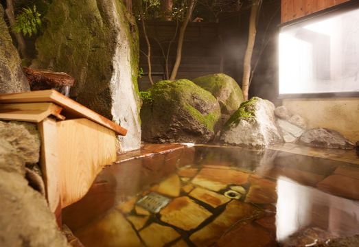 유후인 라쿠유 노천탕 전경