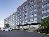 Residence Inn Montreal Airport โรงแรมใกล้สนามบินมอนทรีออล ปิแอร์ อิลเลียต ทรูโด