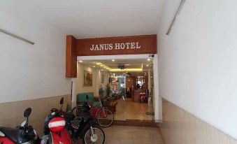 Janus Hotel 168