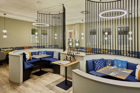 Courtyard Schwerin Отели в г. Гольденштедт