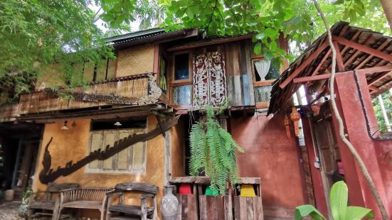 Wow...Tree house in the middle of city