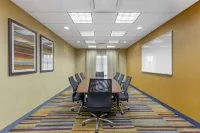 Comfort Inn & Suites Akron South Hotels in Green