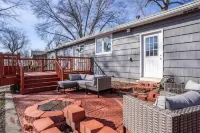 Modern Retreat Home, Movie Theatre, 3 Bed 2 Bath