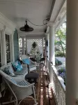 Country/City Vibe Crash Pad