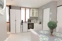 Médicis apartment with garage
