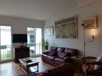 Apartment on the edge of the old town, 2.3 km from the beach. Hotels in Argeles-sur-Mer