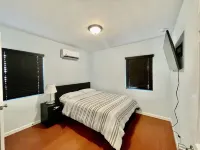 3bd with TV and AC, 2 air mattress, 2ba, 15-20 minute to everything in San Diego Hotels in Mid-City