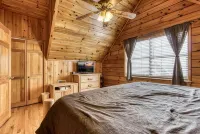 Cozy 2BR/2BA Cabin, Sleeps 6 w Hot Tub & Indoor Pool in Gated Resort