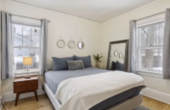 Serene 2BR Home: Walk to Light Rail, Central Location, Fast WiFi Hotels in 