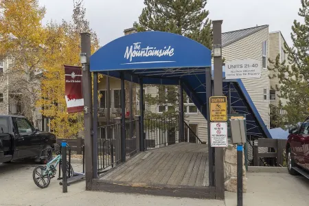 Stunning 3B/3B ski in/out mtn retreat w/ steam shower & Mountain View’s! Отели в г. Грэнби