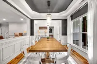 Huge Charlotte Farmhouse Villa 25 minutes from downtown!