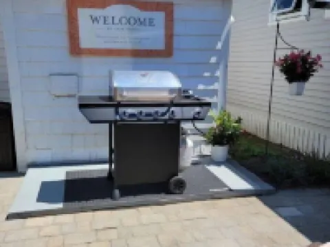 Cottage 200ft From Beach and Boardwalk ! โรงแรมในHampton Beach