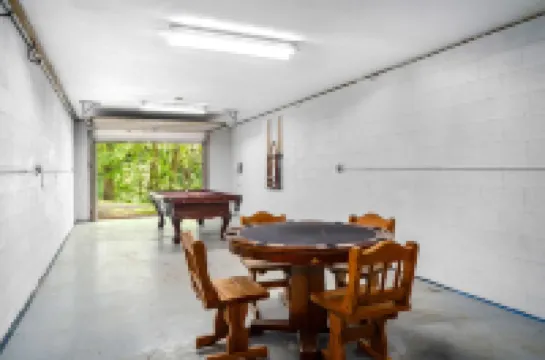 10 minutes to Casino with hot tub!