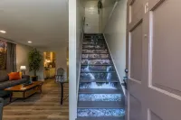 Luxurious Townhome, Peace of Nature, King bed, Extended Stay Hotels in Lexington