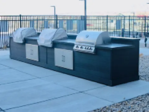 1 Bd/1 Ba w/ Pool, Gym, Hot Tub, Pickleball, Arcade, Pool Table, Shuffle Board Hotels in Draper