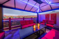 SG3 Private hot tub, Ping pong, Badminton, Huge Patio, Views