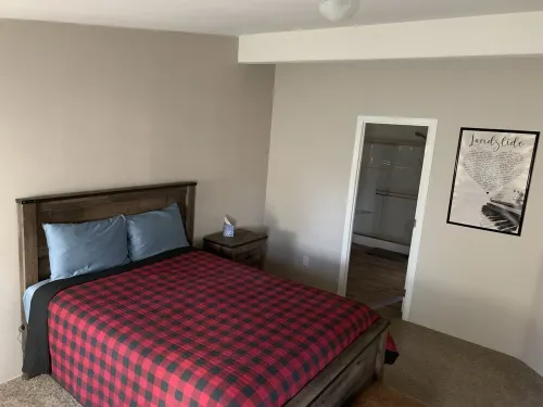 3Bd 2 Bath 1400 sq ft. Spacious Deck, Short Drive to Flagstaff STR-25-0630