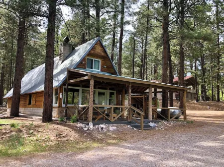 The GETAWAY nestled in the Brazos Cliffs near the river.