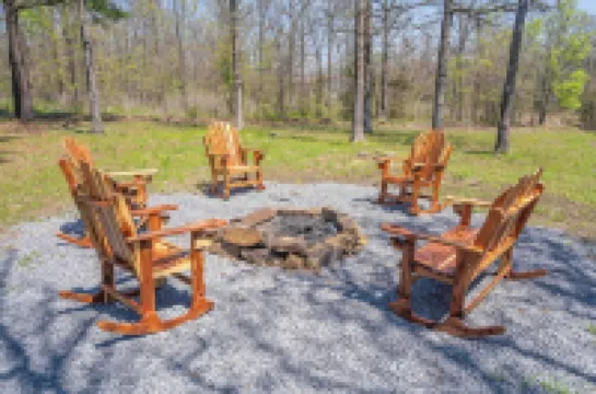 Secluded Tenkiller Cabin close to all Marinas! Less than 5 Minutes from Marinas!