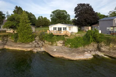 Lakehouse at Pillar Point on Lake Ontario, a relaxing home with stunning sunsets