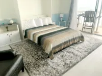 Oceanfront Studio Condo w/private balcony,  full kitchen, honeymoon delight
