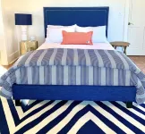 Escape to the Eastern Shore -Upscale Romantic Waterfront getaway cottage w dock