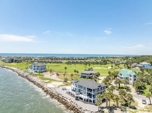 Luxe on the OCEAN w/ limo cart, firepit, paddle boards, pingpong, bikes, pets ok - Wi-Fi