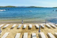 🌟 Unique Houseboat Experience on Lake Winnipesaukee - Harborside 🚤🌊