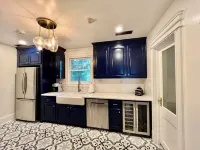 Downtown Macon Cottage Walking Distance to Dining & Music Venues. 2 King Beds.