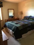 3 Bed, 2 Bath; Near Ski Resorts stream view Great Pool, Hot Tubs, Covered Garage