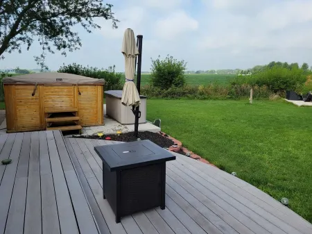 Private 3Br, with SwimSpa, Gym, by Hwy 43, 67 & 50-Alpine Valley, Ice Age Trail- Отели в г. Элкхорн