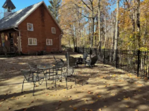 Old School 7 - Charming 2-bedroom historic home in welcoming Mansfield