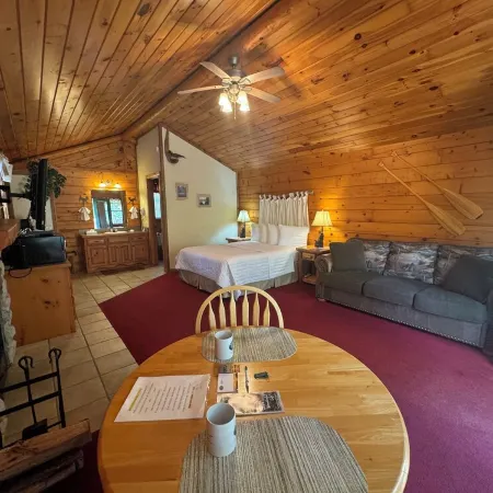 Morning Star ROMANTIC Log Cabin in the woods. Hot Tub & Wood Burning Fire Place.