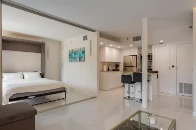 BEACHFRONT Stunning 2 Bed 2 Bath w/ Free Parking