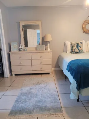 Beachy 1 bedroom across the street from the beautiful beaches of Cape Canaveral,