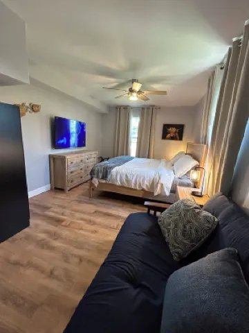 Cozy Cattle View Cottage