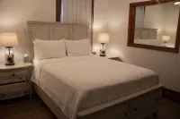 The Queen Victorian historic and 1 block from the town square